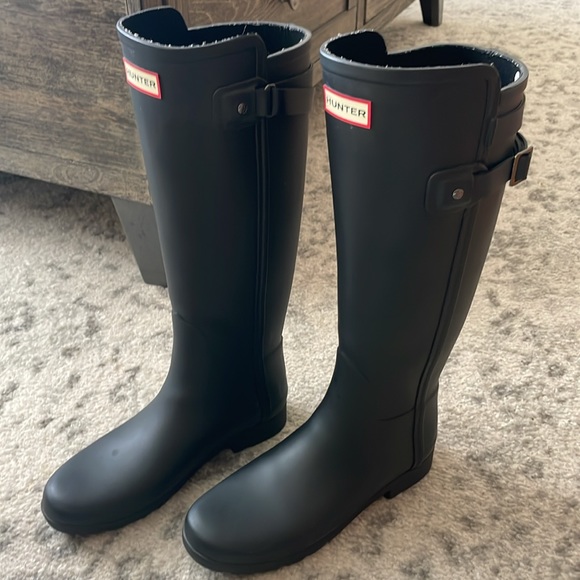 Hunter rain boots. Woman’s size 7 , tall - Picture 7 of 10